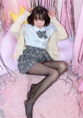 大胸的女大学生_高清完整在线观看